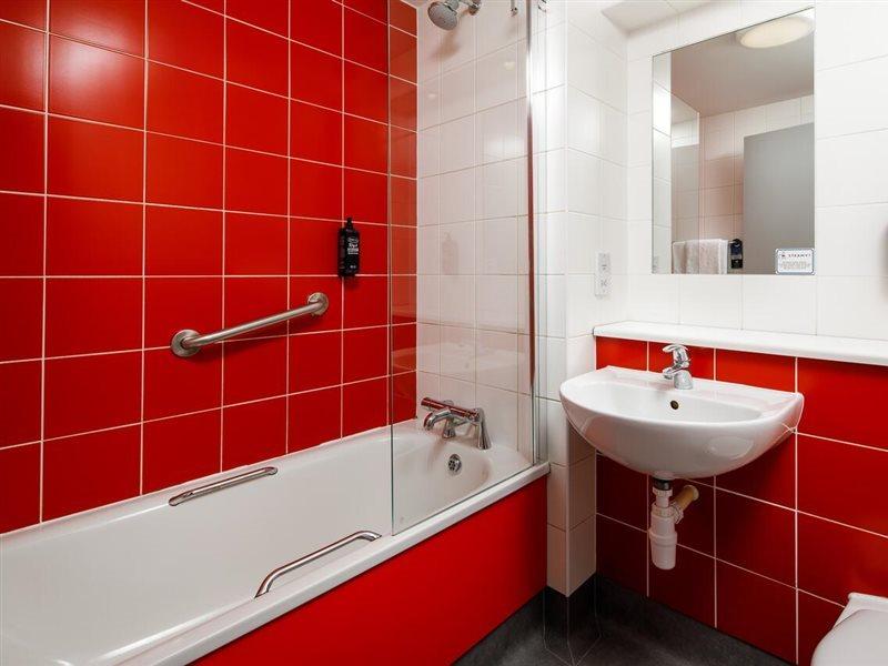 Ibis Budget London Heathrow T5 Slough Bagian luar foto