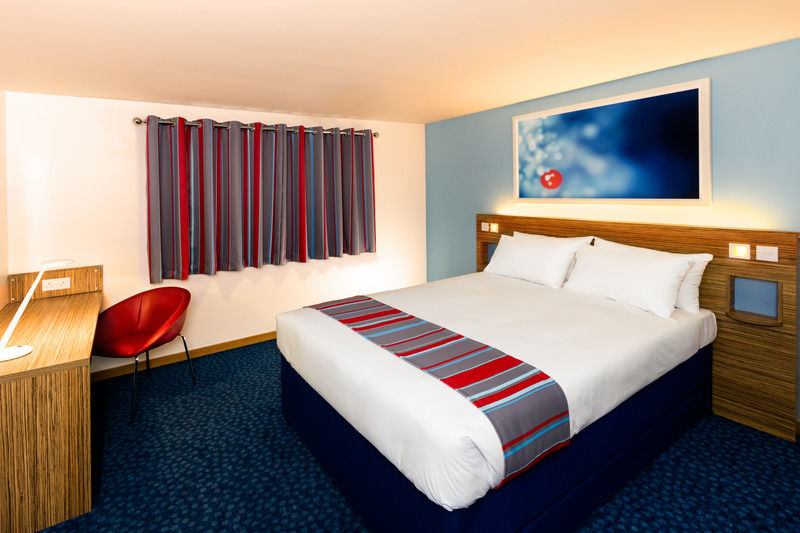 Ibis Budget London Heathrow T5 Slough Bagian luar foto