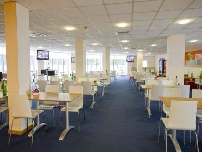 Ibis Budget London Heathrow T5 Slough Bagian luar foto