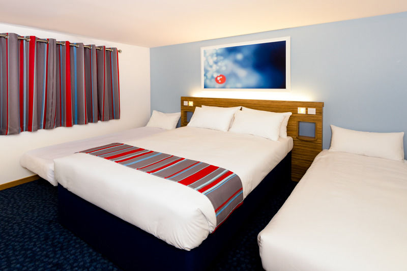 Ibis Budget London Heathrow T5 Slough Bagian luar foto
