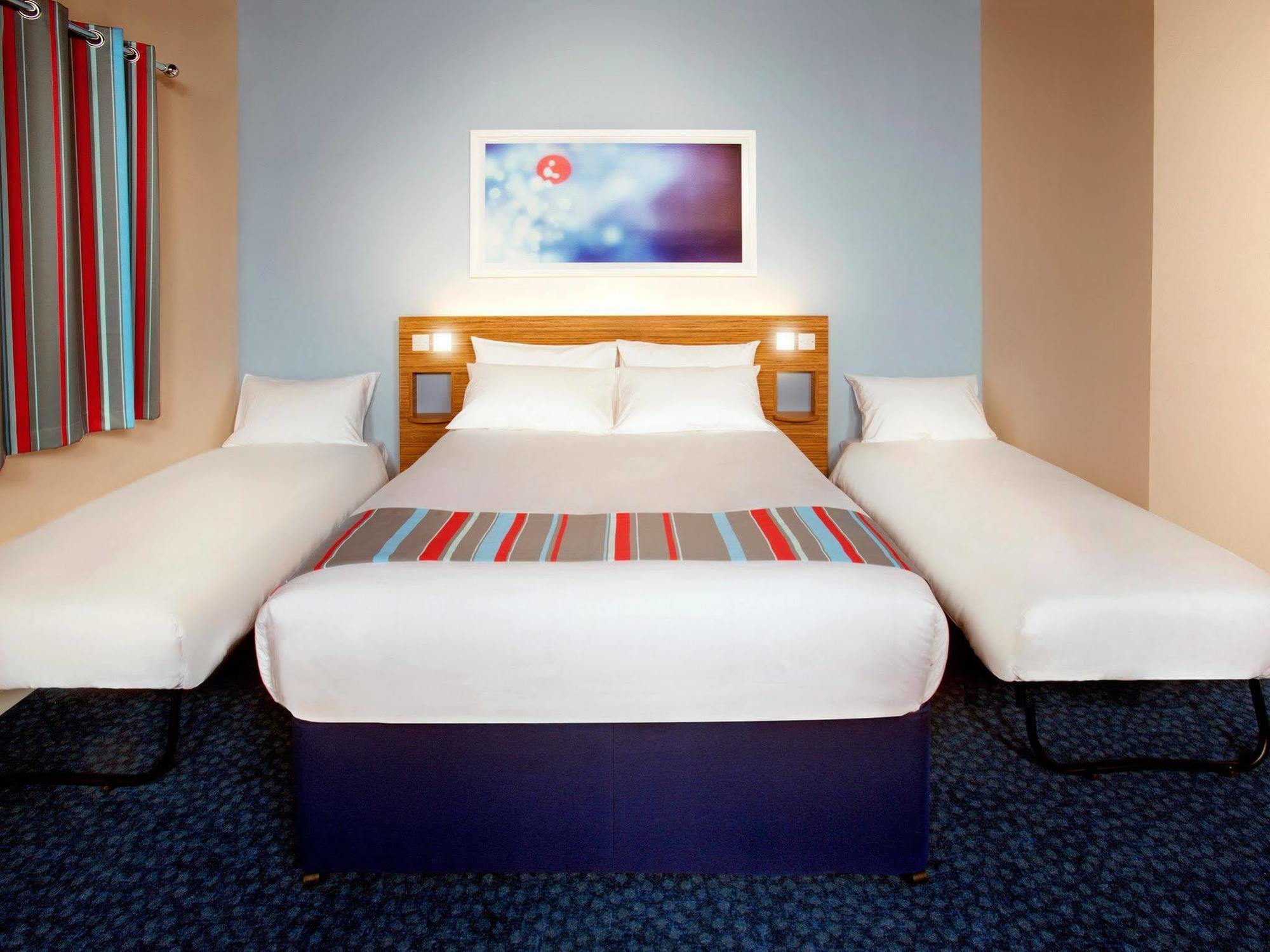 Ibis Budget London Heathrow T5 Slough Bagian luar foto